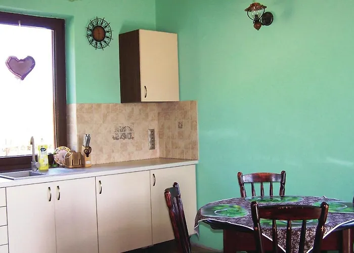 2 Bedroom Lovely In 펜션